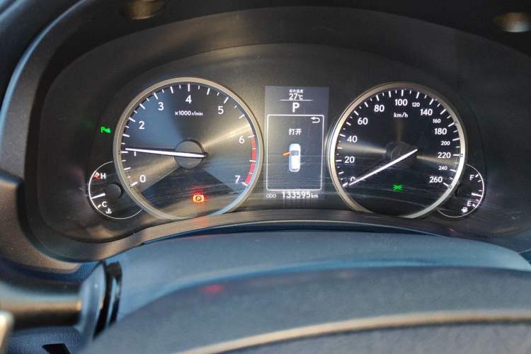 Used Lexus NX 2015 200T All-Wheel-Drive Fēngshàng Edition Odometer Close Up
