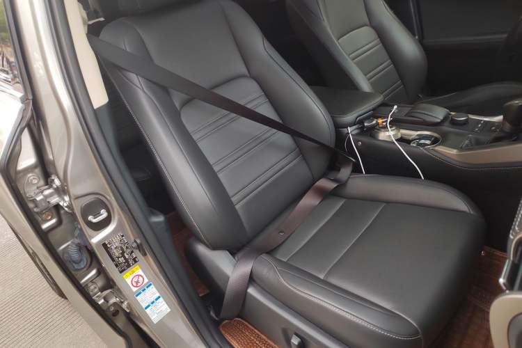 Used Lexus NX 2015 200T All-Wheel-Drive Fēngshàng Edition Right Front Seat