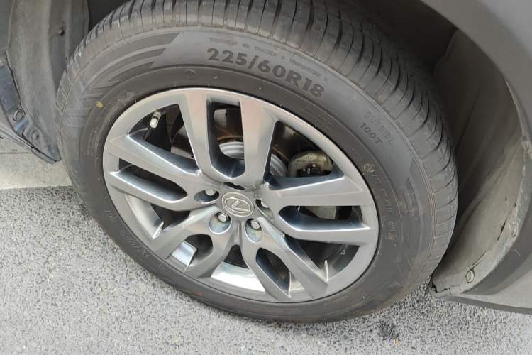 Used Lexus NX 2015 200T All-Wheel-Drive Fēngshàng Edition Right Front Wheel Hub