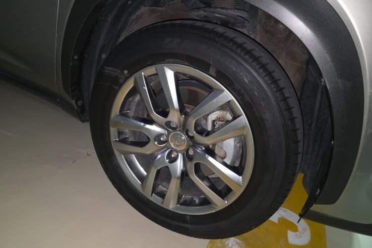 Used Lexus NX 2015 200T All-Wheel-Drive Fēngshàng Edition Right Front Wheel Hub