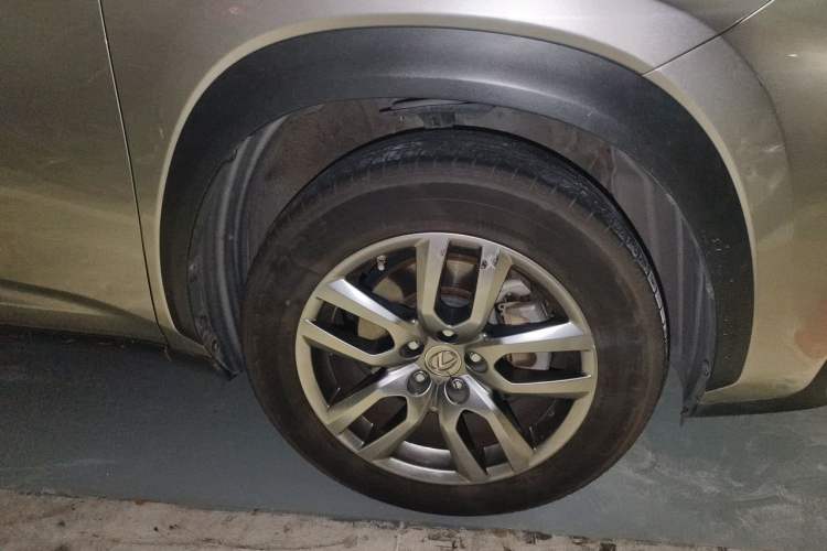 Used Lexus NX 2015 200T All-Wheel-Drive Fēngshàng Edition Right Front Wheel Hub