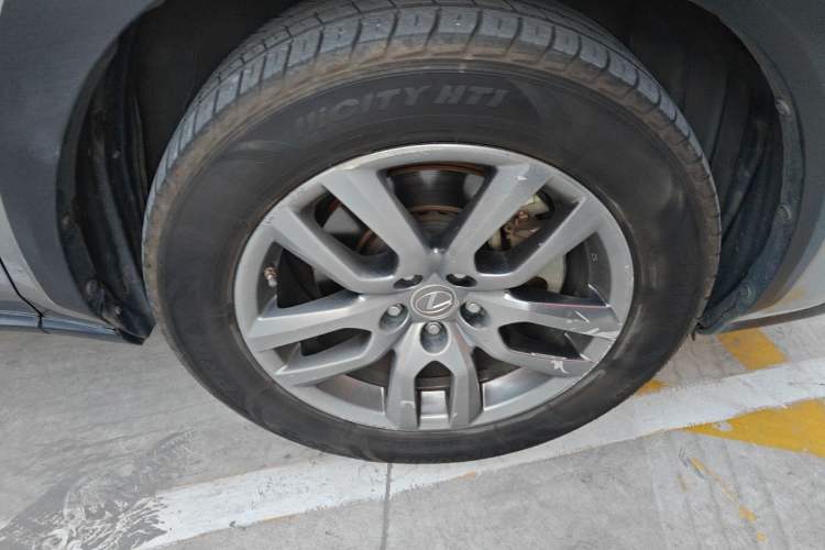 Used Lexus NX 2015 200T All-Wheel-Drive Fēngshàng Edition Right Front Wheel Hub