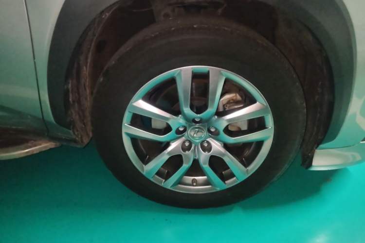 Used Lexus NX 2015 200T All-Wheel-Drive Fēngshàng Edition Right Front Wheel Hub