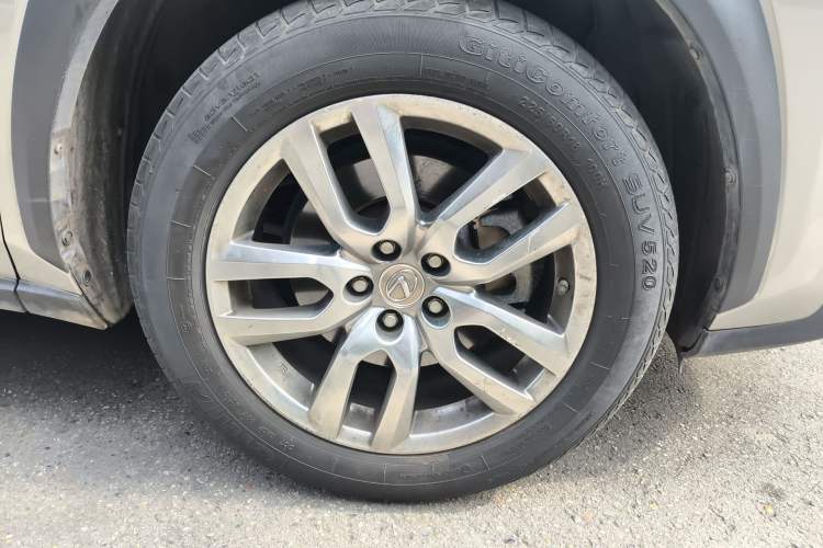 Used Lexus NX 2015 200T All-Wheel-Drive Fēngshàng Edition Right Front Wheel Hub