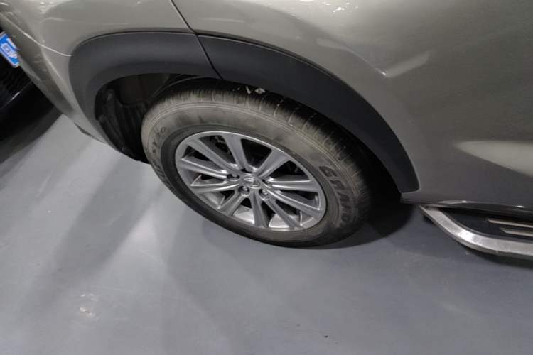 Used Lexus NX 2015 200 Front-Wheel Drive X-Trail SE Edition Right Rear Wheel Hub