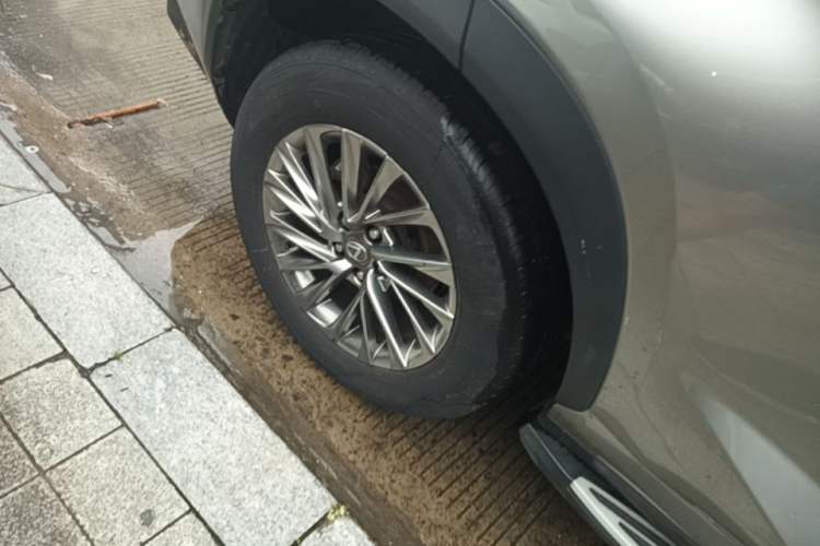 Used Lexus NX 2015 200 Front-Wheel Drive X-Trail SE Edition Right Rear Wheel Hub