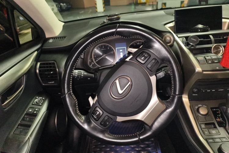 Used Lexus NX 2015 200T All-Wheel-Drive Fēngshàng Edition Steering Wheel