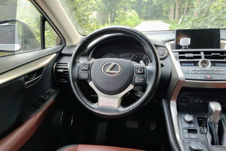 Used Lexus NX 2015 200T All-Wheel-Drive Fēngshàng Edition Steering Wheel