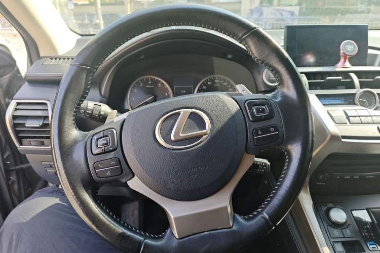 Used Lexus NX 2015 200T All-Wheel-Drive Fēngshàng Edition Steering Wheel