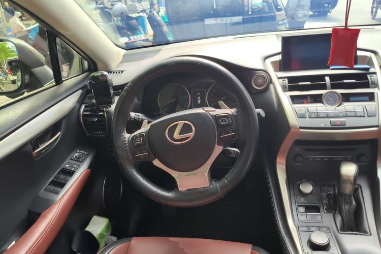 Used Lexus NX 2015 200T All-Wheel-Drive Fēngshàng Edition Steering Wheel