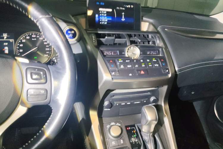 Used Lexus NX 2015 300h Front-Drive Fēngshàng Edition Audio And AC Panel