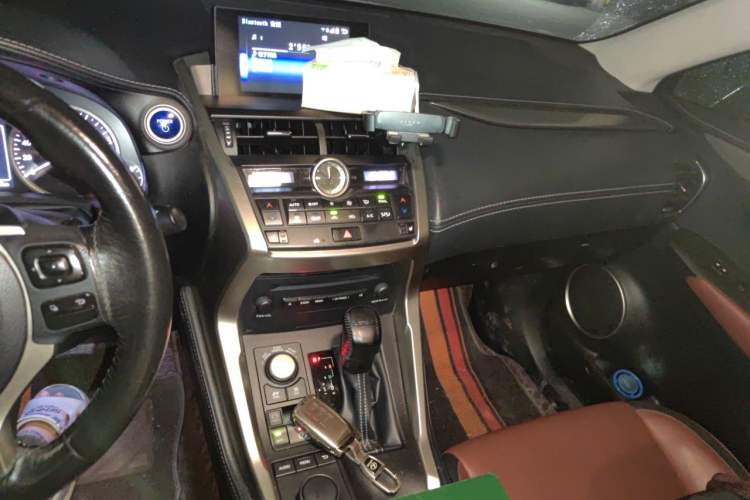 Used Lexus NX 2015 300h Front-Drive Fēngshàng Edition Audio And AC Panel