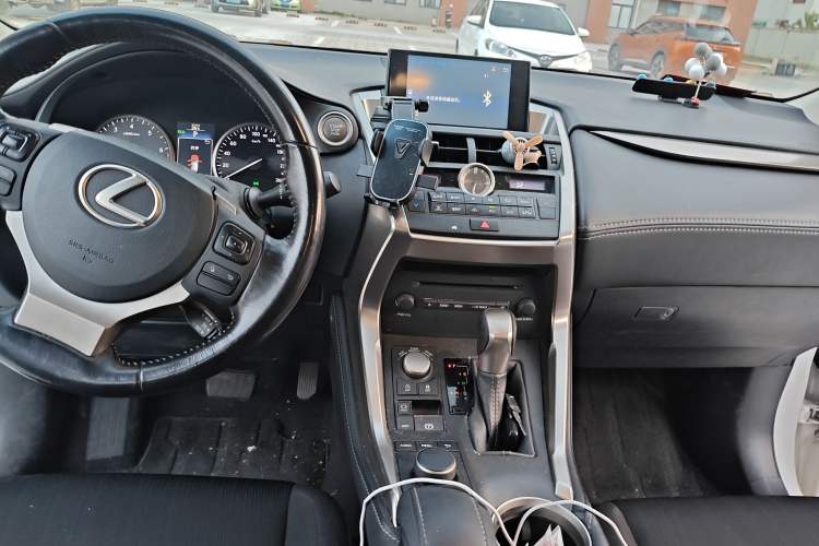 Used Lexus NX 2015 200 Front-Wheel Drive X-Trail SE Edition Audio And AC Panel