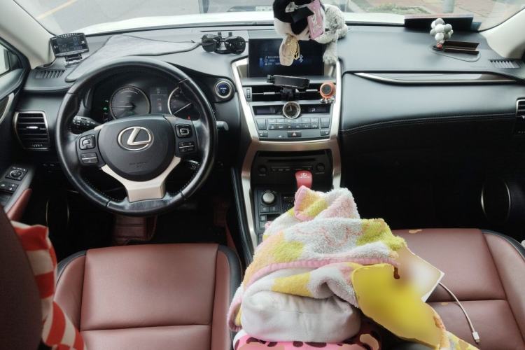 Used Lexus NX 2015 300h All-Wheel-Drive Fēngzhì Edition Center Console