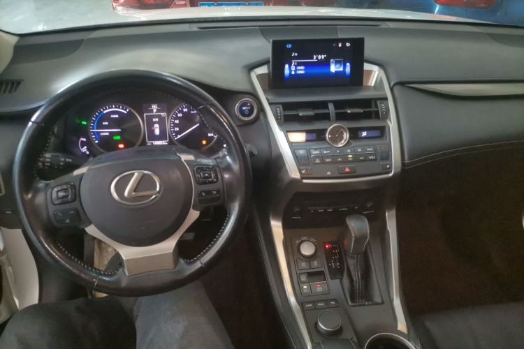 Used Lexus NX 2015 300h Front-Drive Fēngshàng Edition Center Console