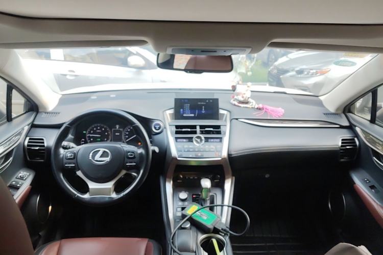 Used Lexus NX 2015 300h All-Wheel-Drive Fēngzhì Edition Center Console