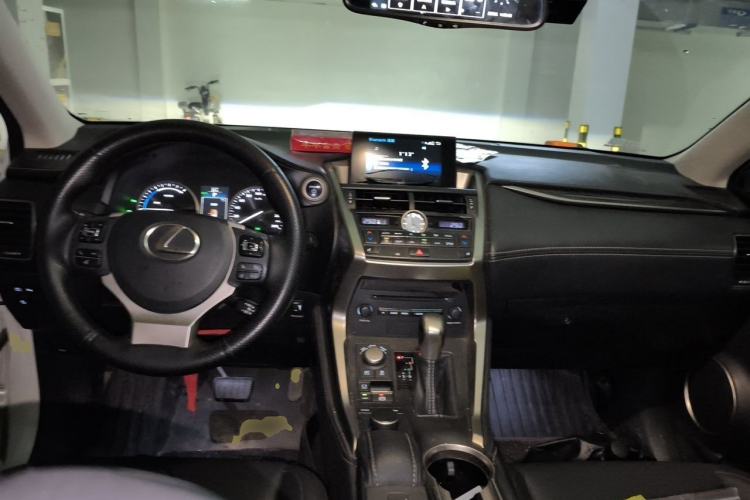 Used Lexus NX 2015 300h All-Wheel-Drive Fēngzhì Edition Center Console