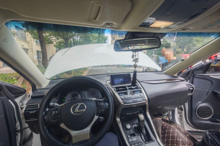 Used Lexus NX 2015 300h All-Wheel-Drive Fēngzhì Edition Center Console