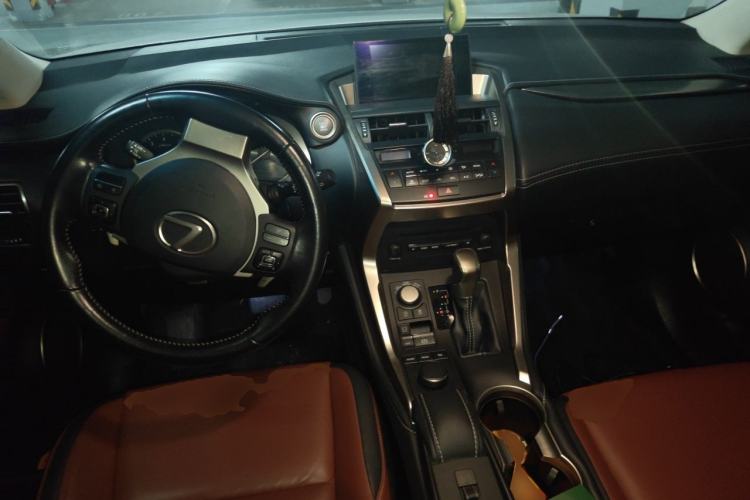 Used Lexus NX 2015 200T All-Wheel-Drive Fēngshàng Edition Center Console