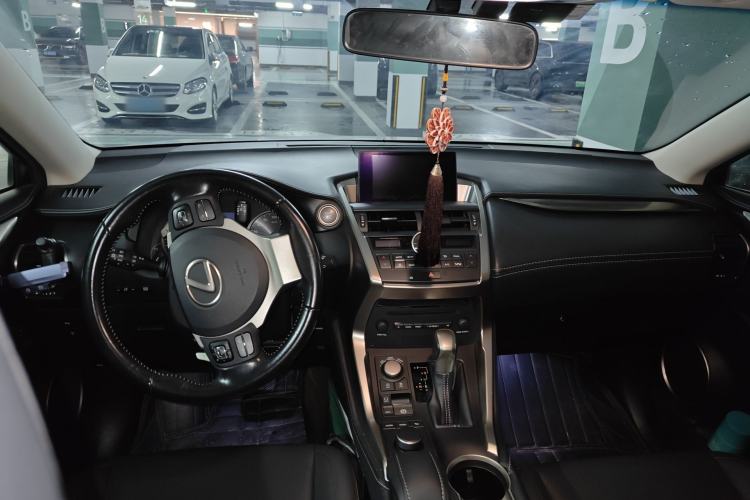 Used Lexus NX 2015 200T All-Wheel-Drive Fēngshàng Edition Center Console