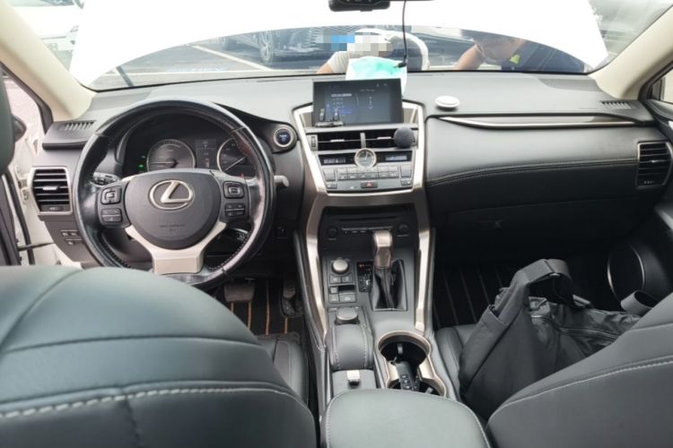Used Lexus NX 2015 300h All-Wheel-Drive Fēngzhì Edition Center Console