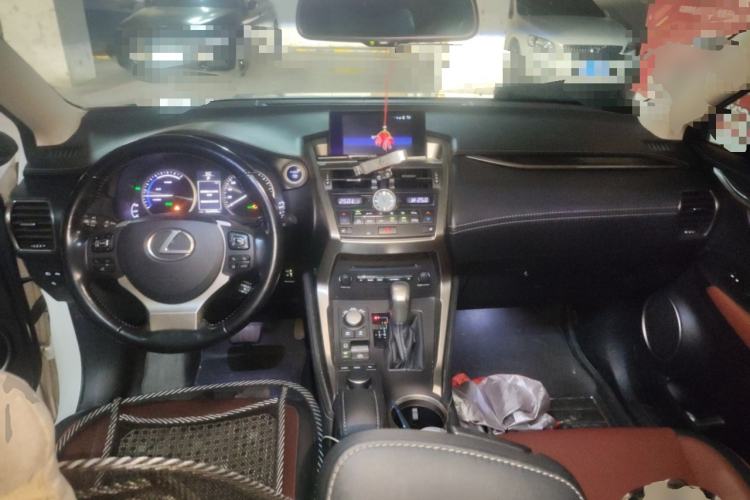 Used Lexus NX 2015 300h All-Wheel-Drive Fēngzhì Edition Center Console