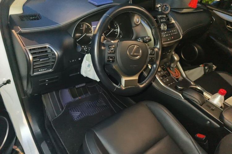 Used Lexus NX 2015 200T All-Wheel-Drive Fēngshàng Edition Center Console