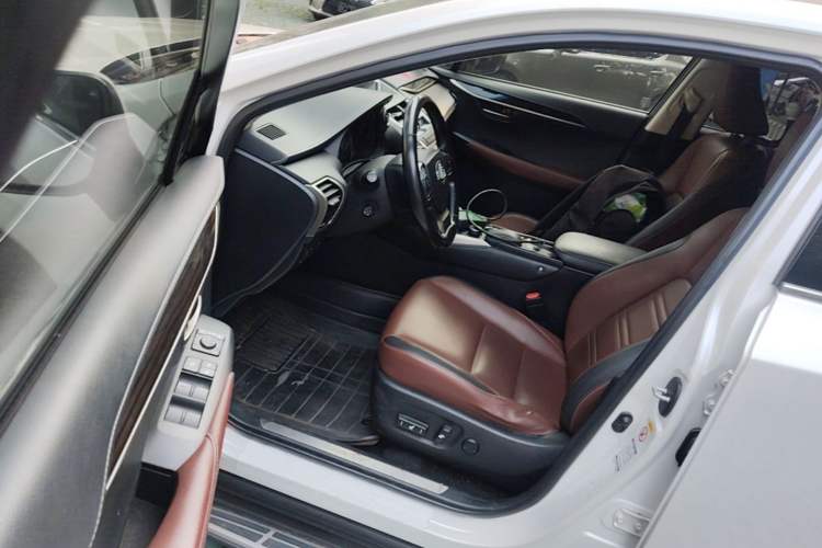 Used Lexus NX 2015 300h All-Wheel-Drive Fēngzhì Edition Driver Seat