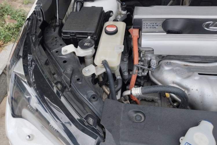 Used Lexus NX 2015 300h All-Wheel-Drive Fēngzhì Edition Engine Bay Right