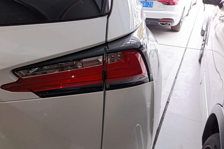 Used Lexus NX 2015 200T All-Wheel-Drive Fēngshàng Edition Exterior 3