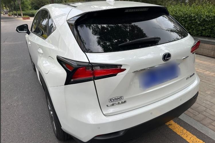 Used Lexus NX 2015 300h All-Wheel-Drive Fēngzhì Edition Exterior 4