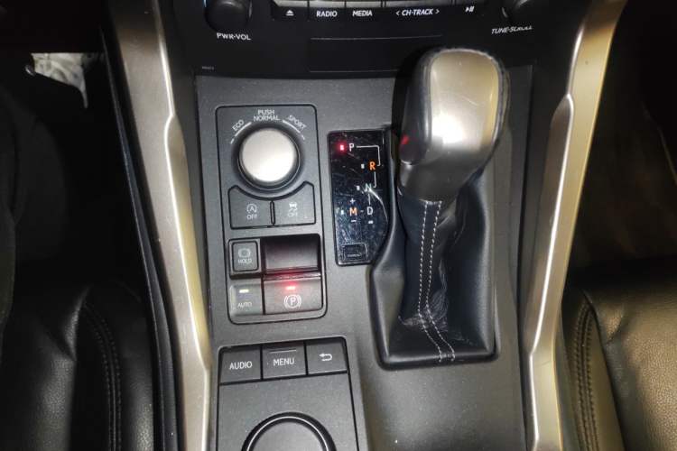 Used Lexus NX 2015 200 Front-Wheel Drive X-Trail SE Edition Gear Lever