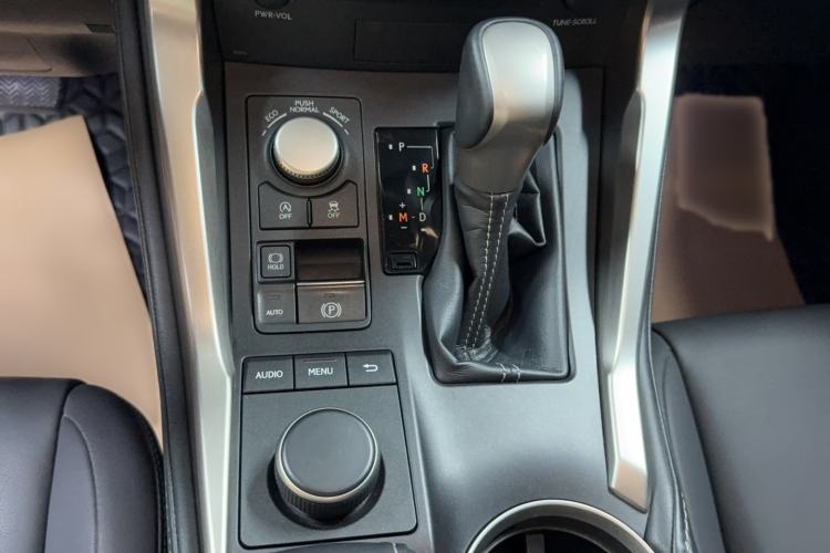 Used Lexus NX 2015 200T All-Wheel-Drive Fēngshàng Edition Gear Lever