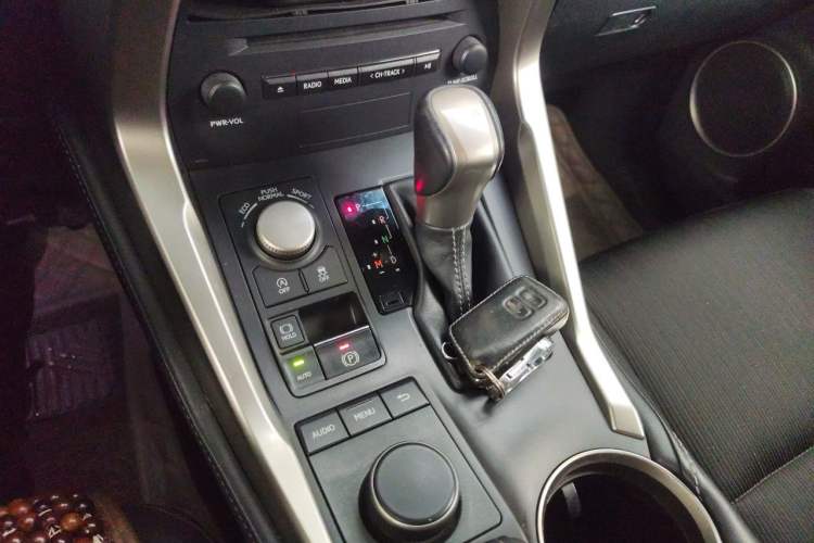 Used Lexus NX 2015 200 Front-Wheel Drive X-Trail SE Edition Gear Lever