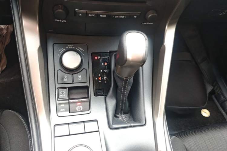Used Lexus NX 2015 200 Front-Wheel Drive X-Trail SE Edition Gear Lever