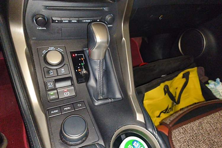 Used Lexus NX 2015 200T All-Wheel-Drive Fēngshàng Edition Gear Lever