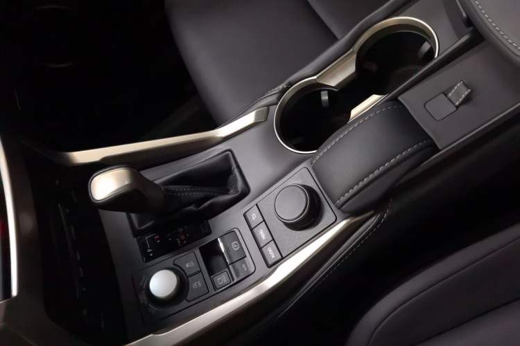 Used Lexus NX 2015 200T All-Wheel-Drive Fēngshàng Edition Gear Lever