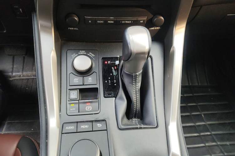 Used Lexus NX 2015 300h All-Wheel-Drive Fēngzhì Edition Gear Lever
