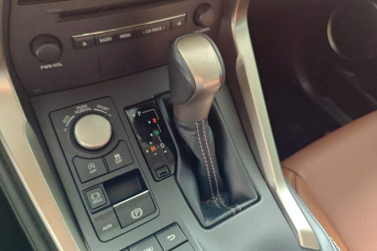 Used Lexus NX 2015 200 Front-Wheel Drive X-Trail SE Edition Gear Lever