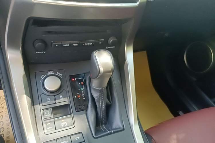 Used Lexus NX 2015 200T All-Wheel-Drive Fēngshàng Edition Gear Lever