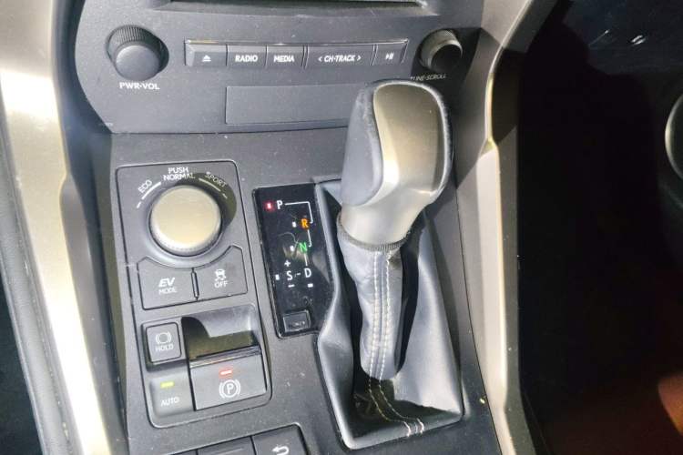 Used Lexus NX 2015 300h Front-Drive Fēngshàng Edition Gear Lever