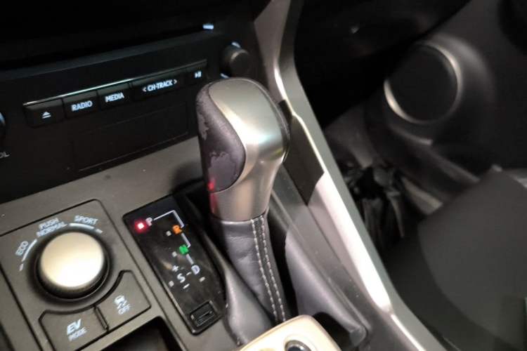 Used Lexus NX 2015 300h All-Wheel-Drive Fēngzhì Edition Gear Lever