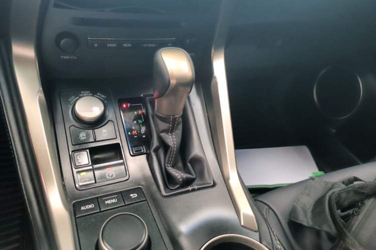 Used Lexus NX 2015 200 Front-Wheel Drive X-Trail SE Edition Gear Lever