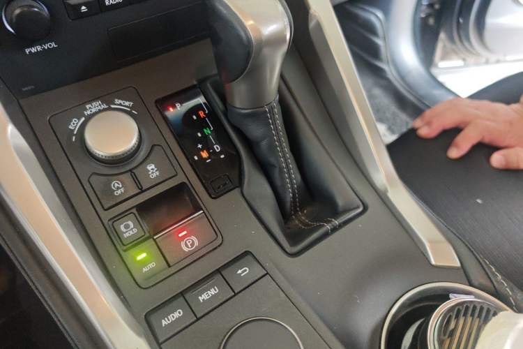 Used Lexus NX 2015 200 Front-Wheel Drive X-Trail SE Edition Gear Lever