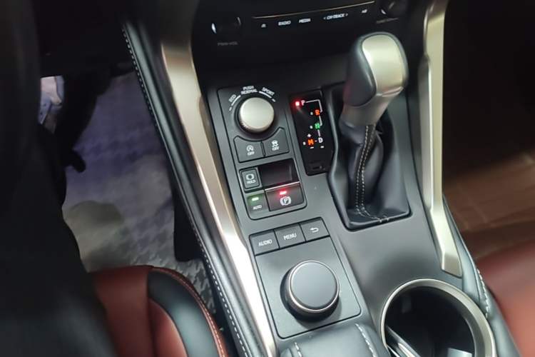 Used Lexus NX 2015 200T All-Wheel-Drive Fēngshàng Edition Gear Lever