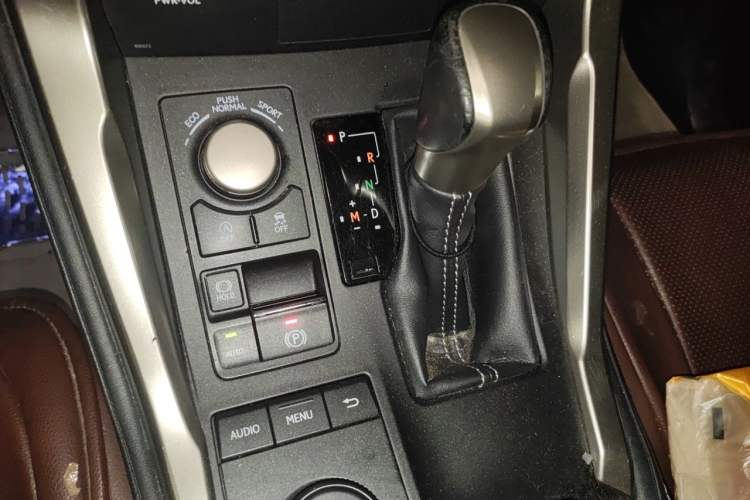 Used Lexus NX 2015 200 Front-Wheel Drive X-Trail SE Edition Gear Lever
