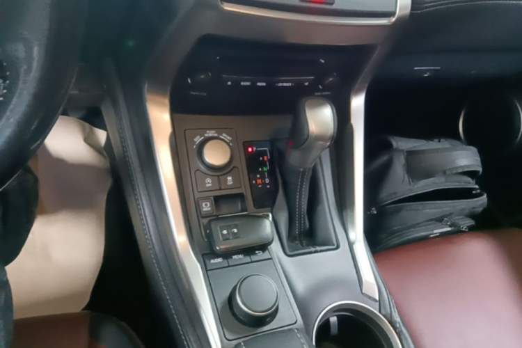 Used Lexus NX 2015 200T All-Wheel-Drive Fēngshàng Edition Gear Lever