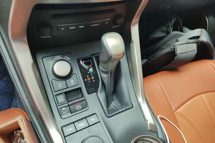 Used Lexus NX 2015 200 Front-Wheel Drive X-Trail SE Edition Gear Lever