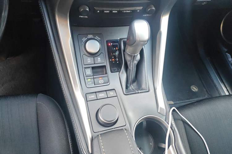 Used Lexus NX 2015 200 Front-Wheel Drive X-Trail SE Edition Gear Lever