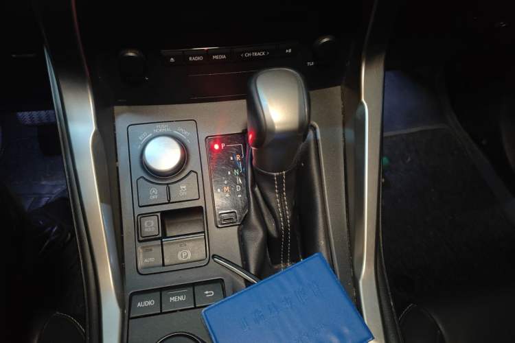 Used Lexus NX 2015 200T All-Wheel-Drive Fēngshàng Edition Gear Lever